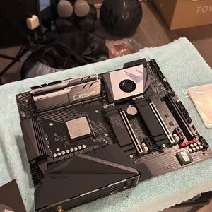 GIGABYTE X570 AORUS Pro Wifi + + AMD RYZEN 7